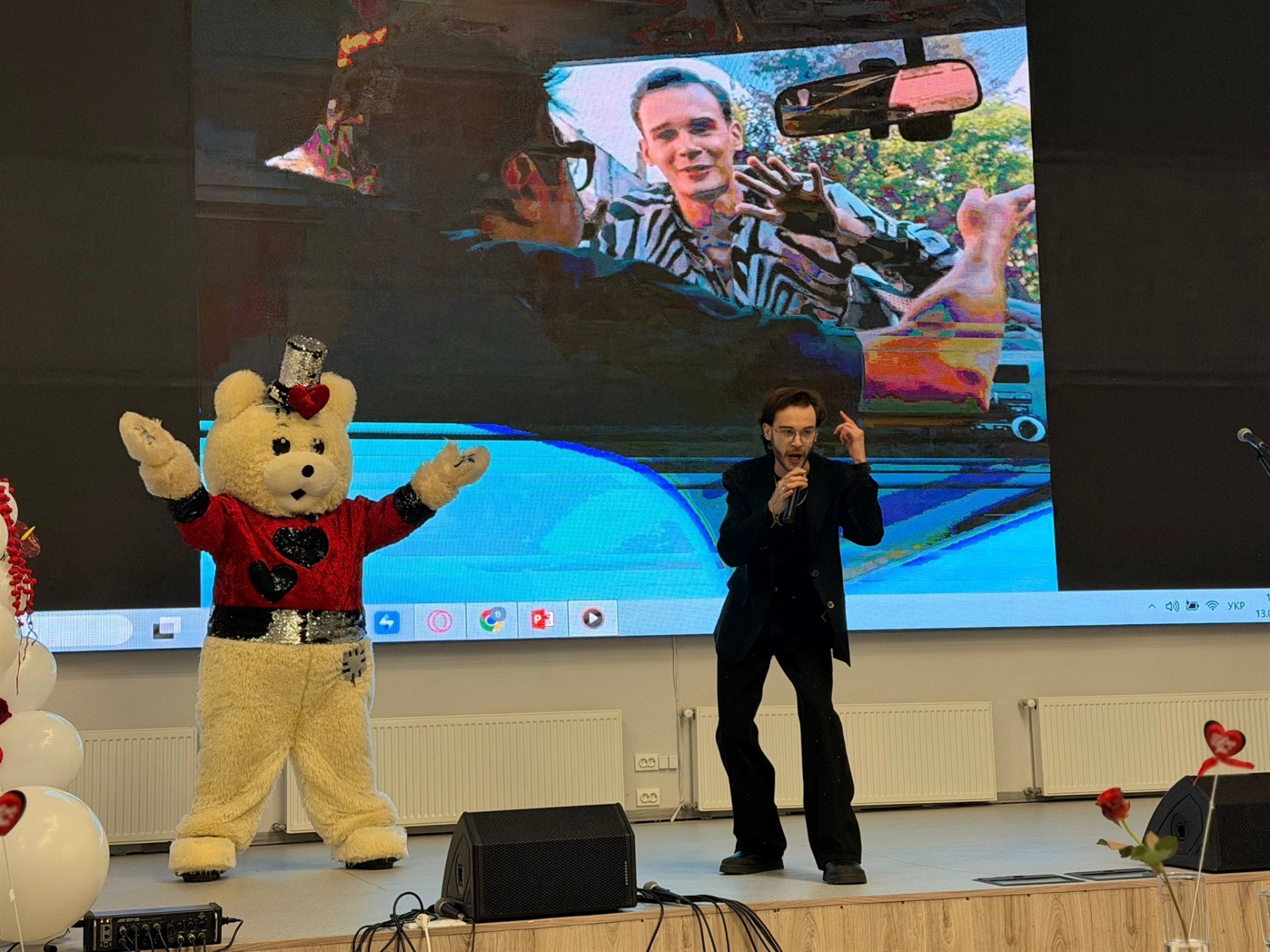 Закохані пари Звягеля змагалися за подарунки та збирали на зарядну станцію для ЗСУ