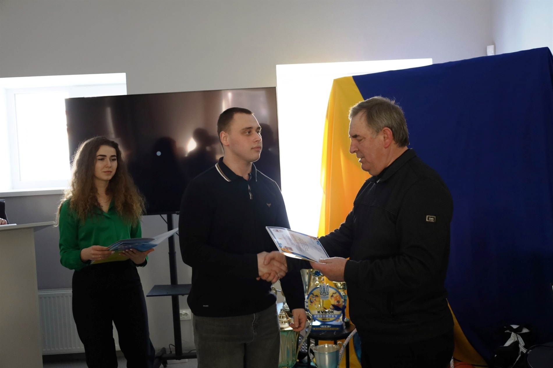 Десятеро обдарованих спортсменів Звягеля отримали річні стипендії міської ради