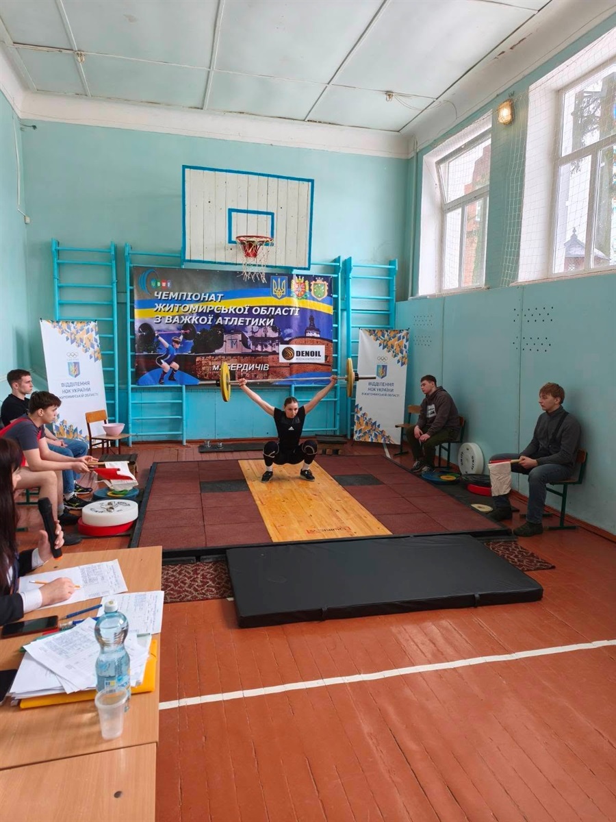 Команда Звягеля здобула золото на обласному чемпіонаті з важкої атлетики