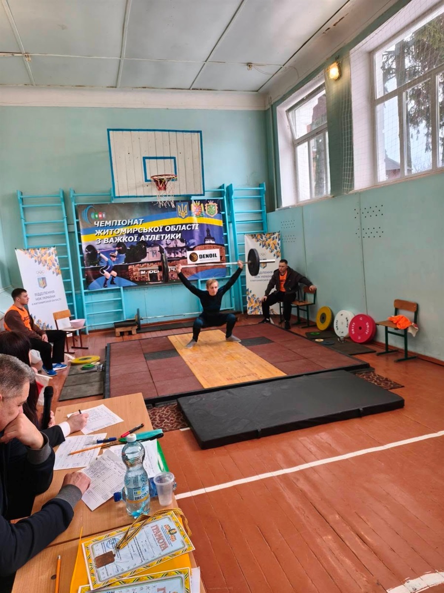 Команда Звягеля здобула золото на обласному чемпіонаті з важкої атлетики