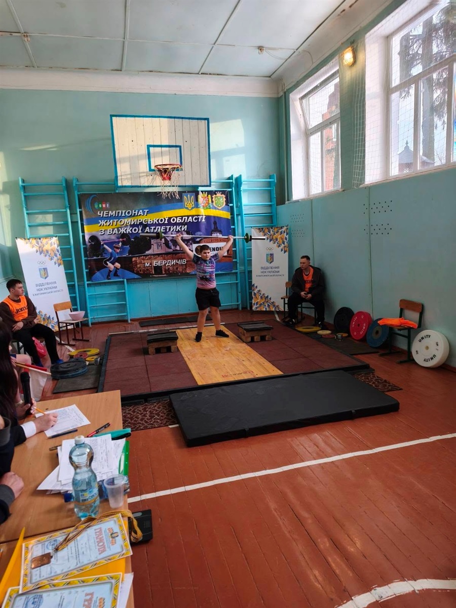 Команда Звягеля здобула золото на обласному чемпіонаті з важкої атлетики