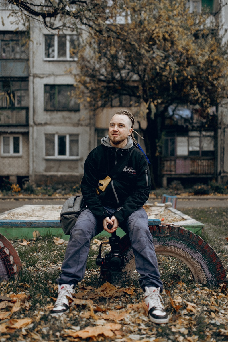 Колишній журналіст зі Звягеля Данило Завгородній монтує серіали для 