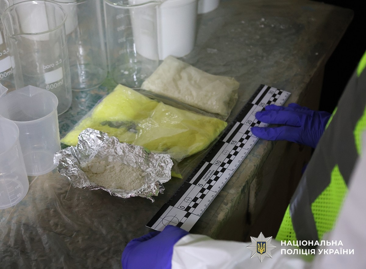На Житомирщині ліквідували чотири лабораторії з виготовлення психотропів – серед затриманих підліток