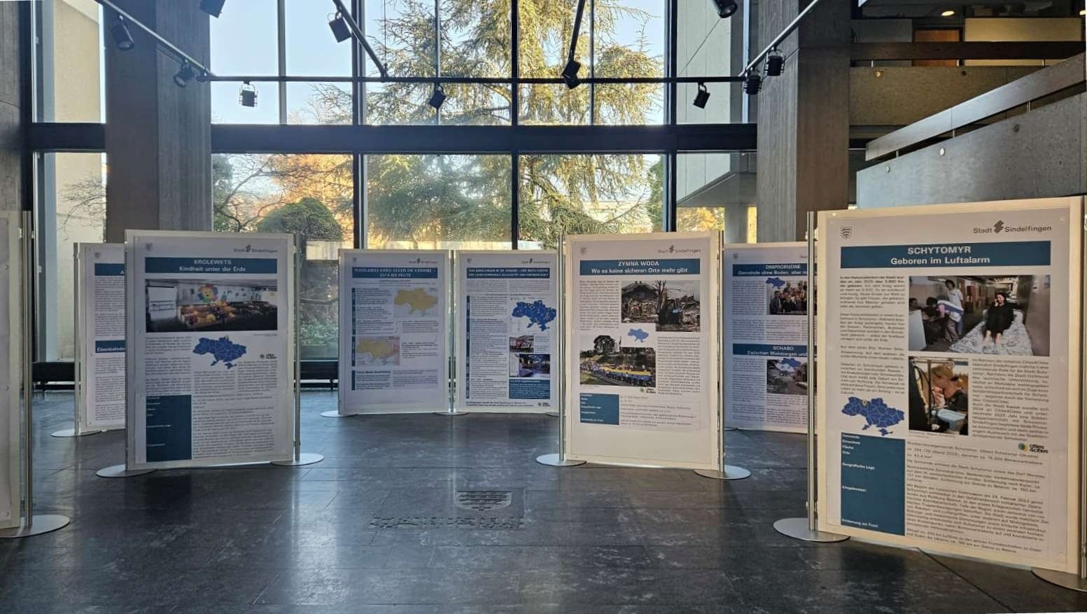Звягель – першим стендом: у німецькому Зіндельфінгені показують виставку про життя під час війни