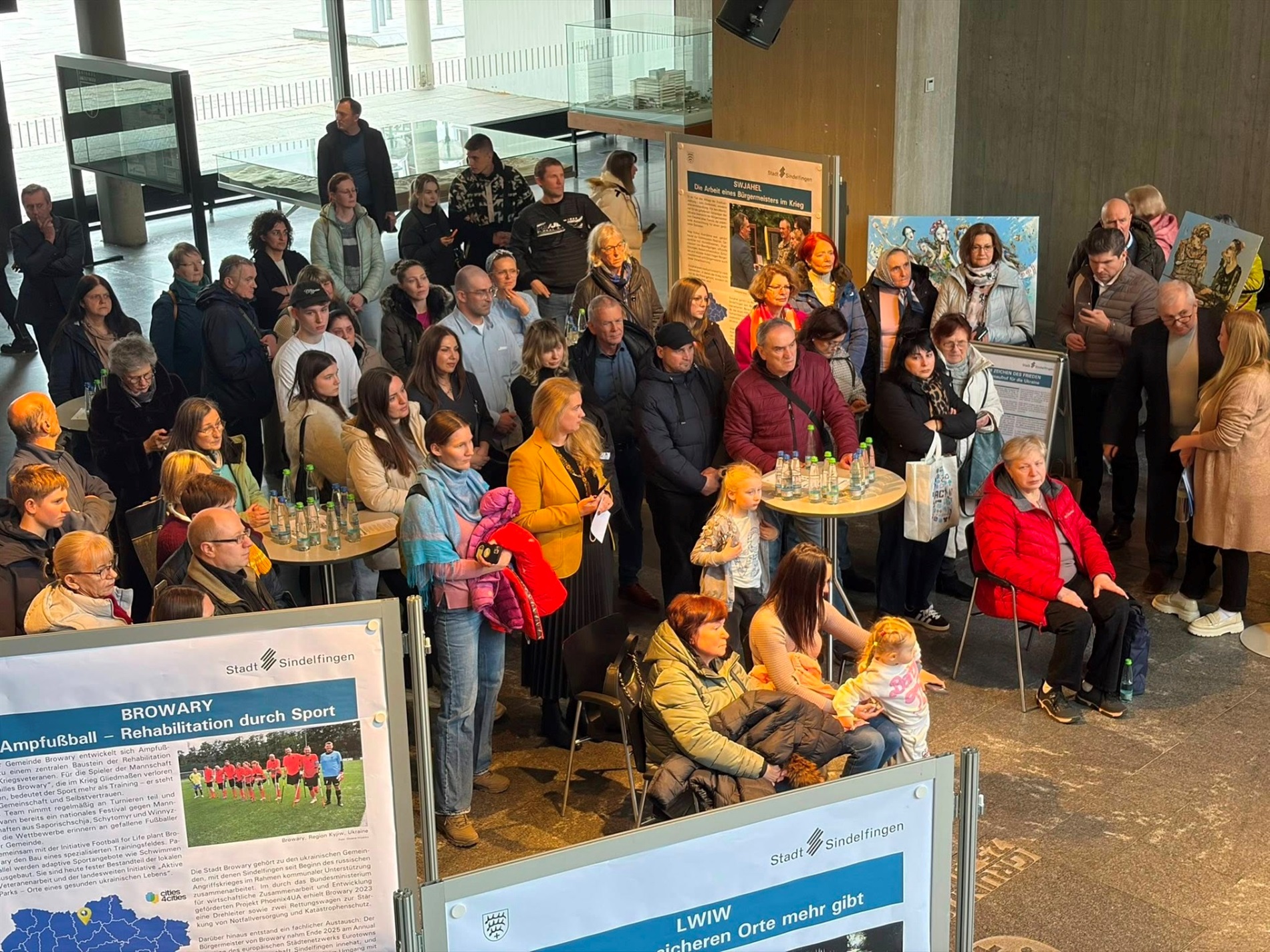 Звягель – першим стендом: у німецькому Зіндельфінгені показують виставку про життя під час війни