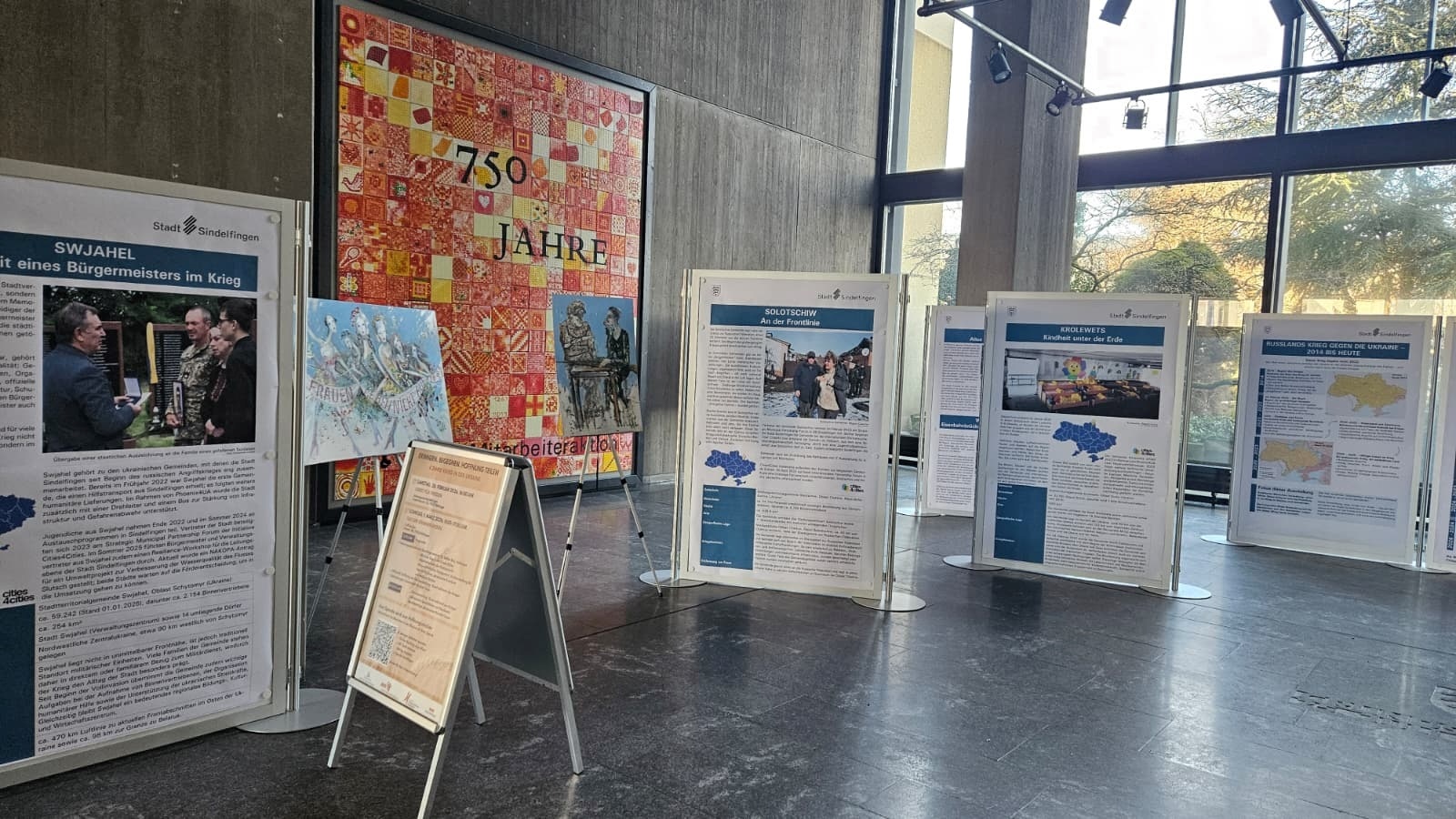 Звягель – першим стендом: у німецькому Зіндельфінгені показують виставку про життя під час війни