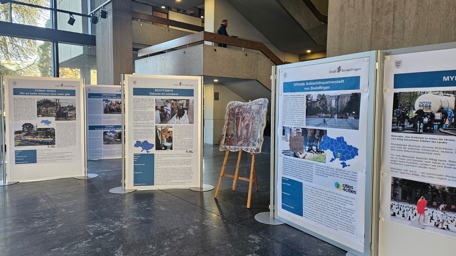 Звягель – першим стендом: у німецькому Зіндельфінгені показують виставку про життя під час війни