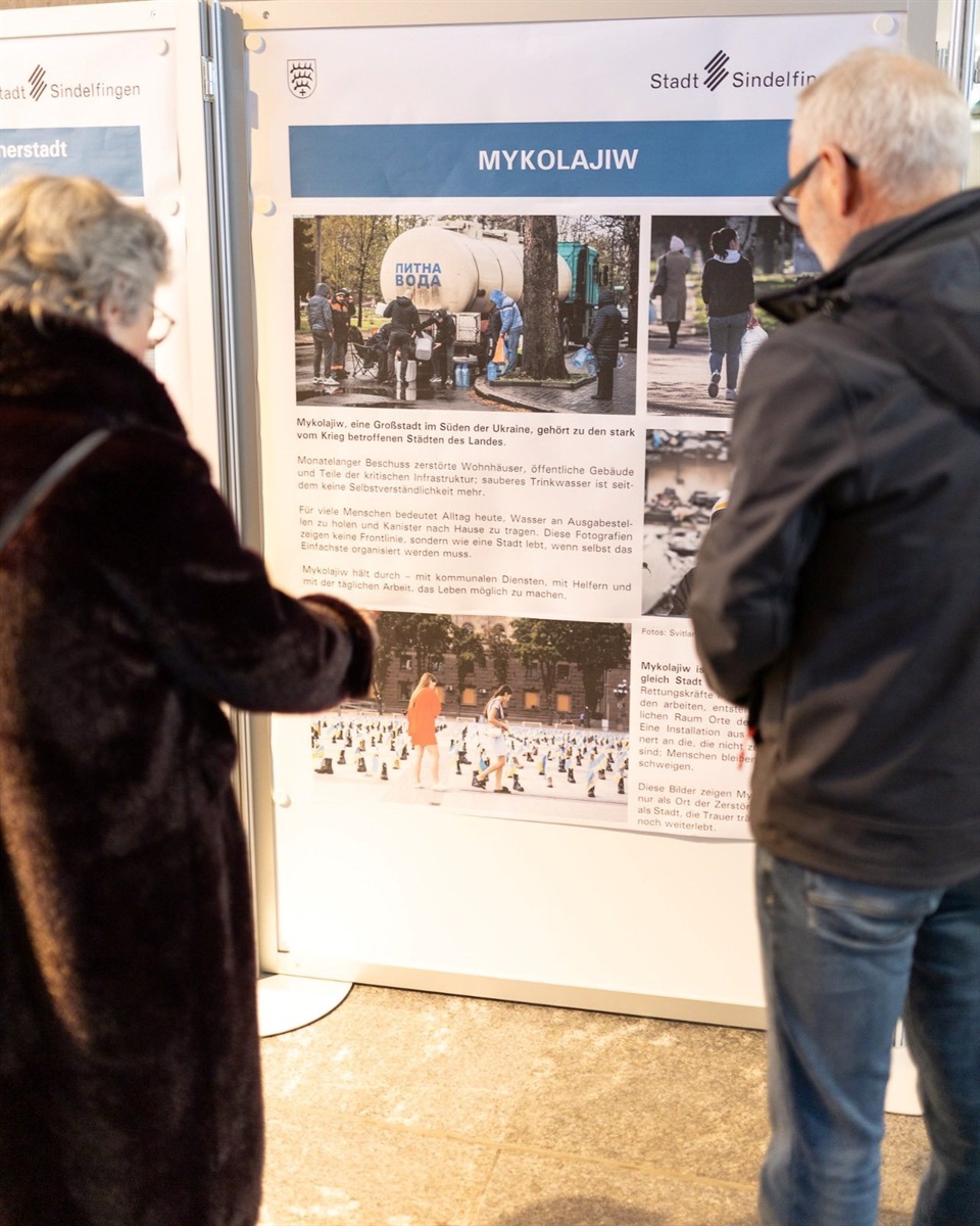 Звягель – першим стендом: у німецькому Зіндельфінгені показують виставку про життя під час війни