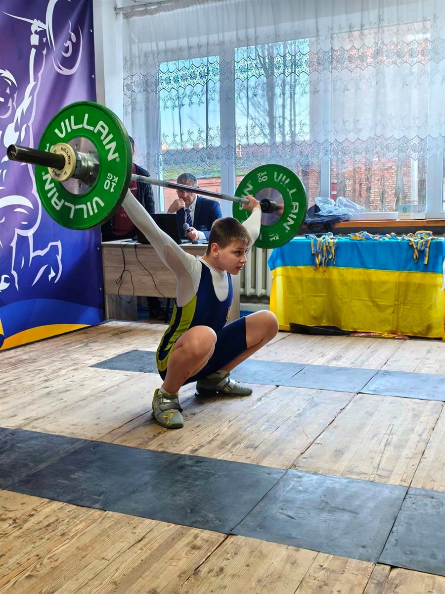 Юні важкоатлети зі Звягеля привезли медалі з турніру у місті Дубно
