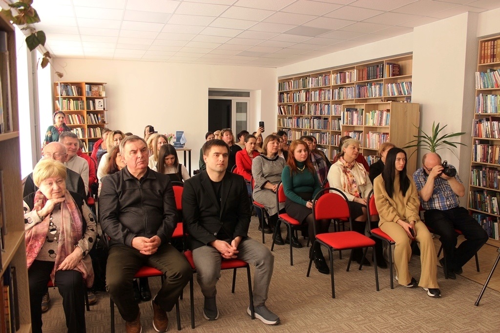 148 учасників, 135 статей, 93% унікальних матеріалів: презентували збірник краєзнавчої конференції