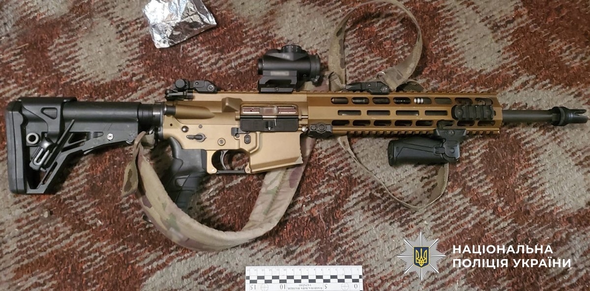 Втекли з військової частини, вбили двох людей і переховувалися на Житомирщині – їх затримали