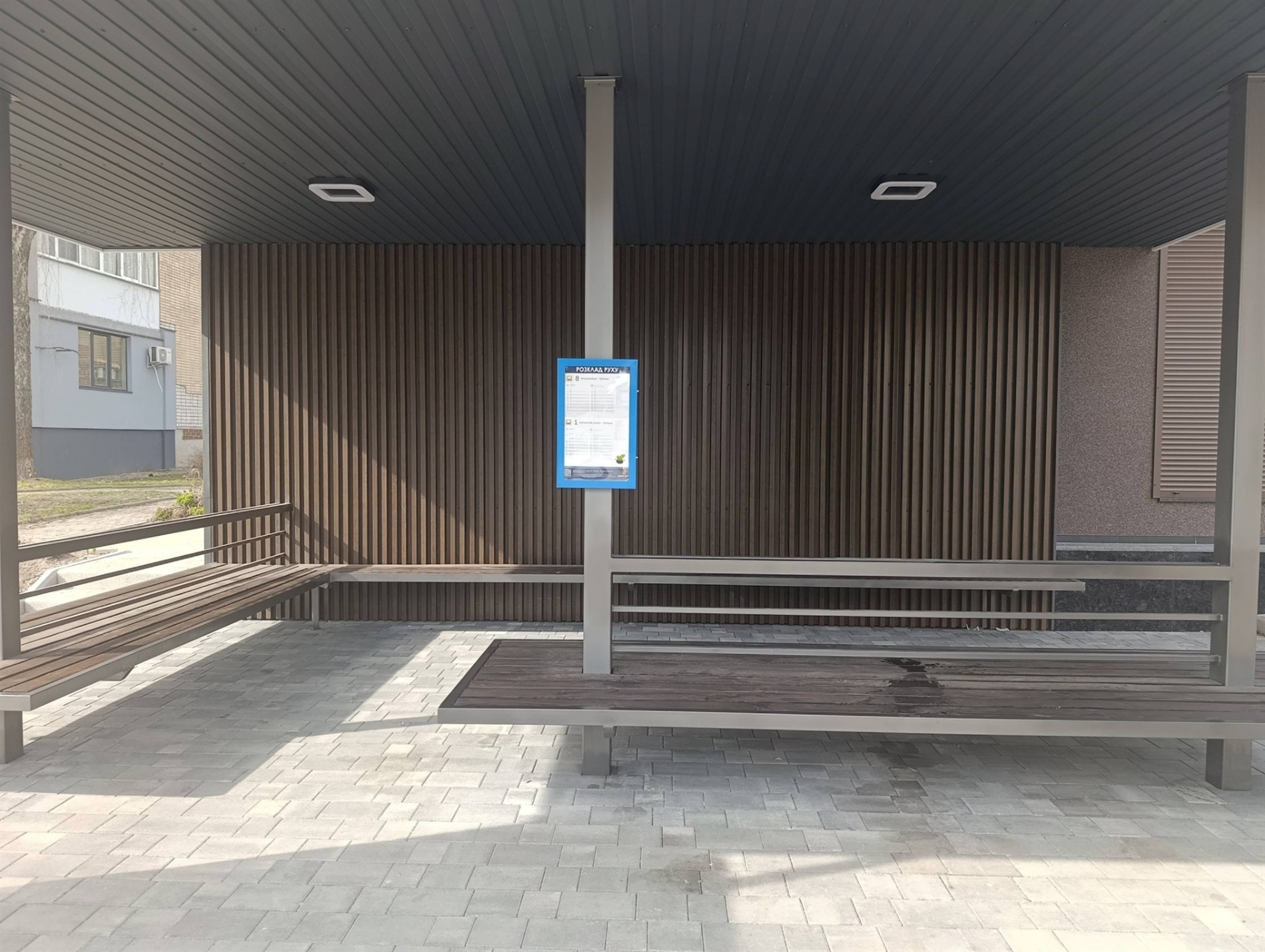 Чотири підприємці відремонтували автобусну зупинку в центрі Звягеля