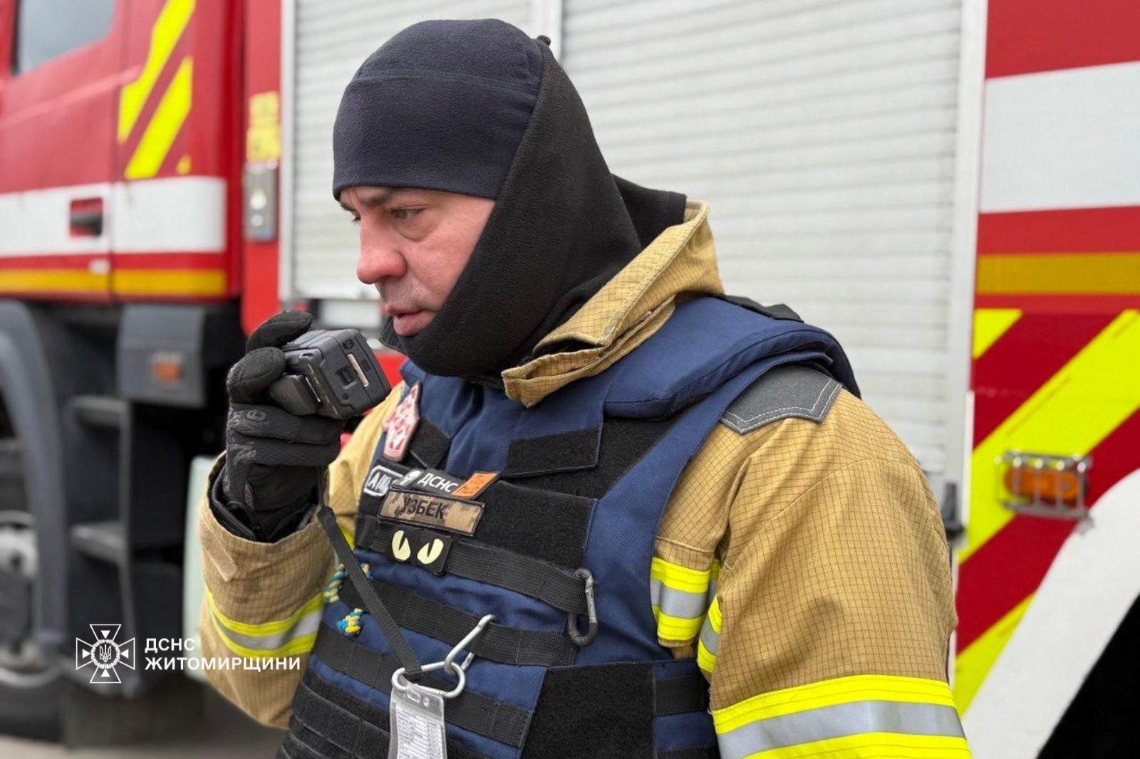 Наслідки атаки на Житомирщину 1 квітня: рятувальники ліквідували пожежу, сапери обстежили територію