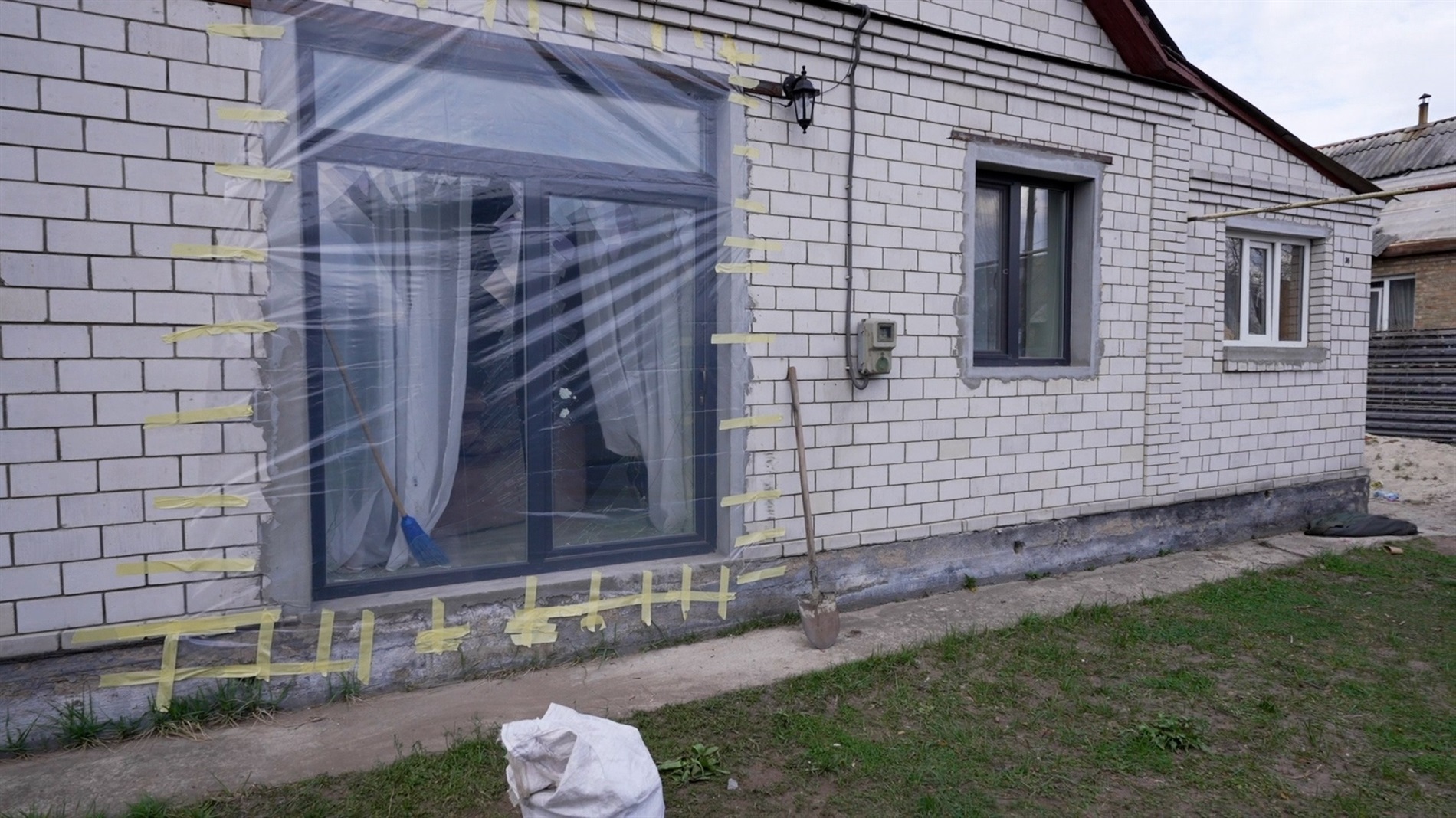 14-річна дівчина врятувала 2-річну дитину: деталі наслідків російського обстрілу Коростеня 3 квітня