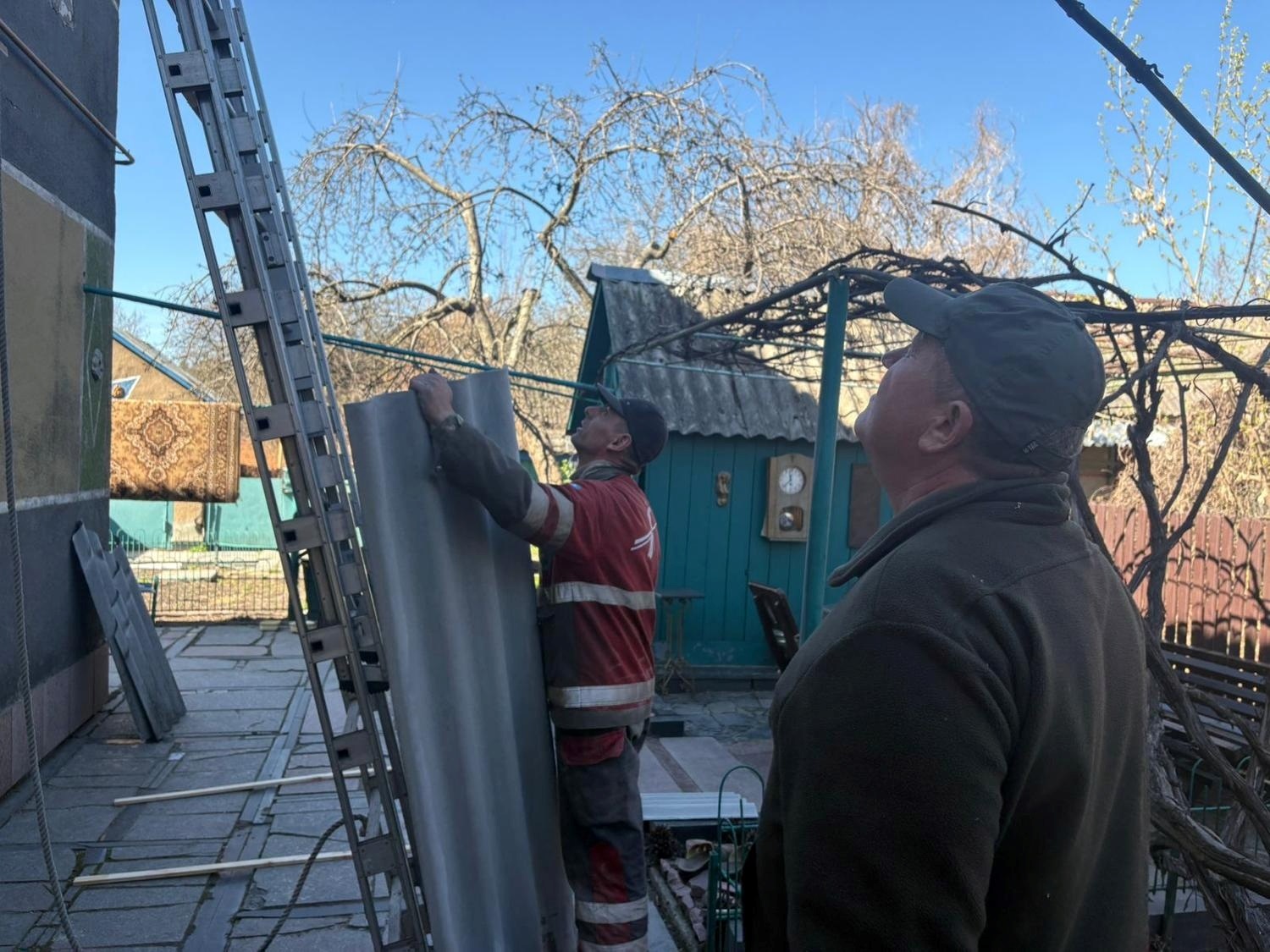 14-річна дівчина врятувала 2-річну дитину: деталі наслідків російського обстрілу Коростеня 3 квітня