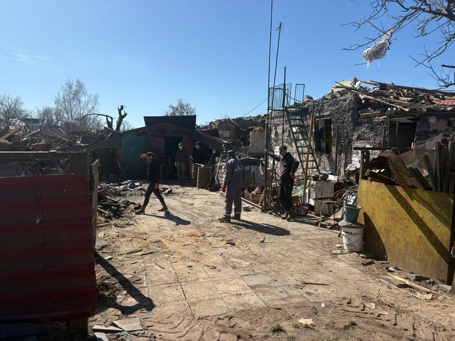 14-річна дівчина врятувала 2-річну дитину: деталі наслідків російського обстрілу Коростеня 3 квітня