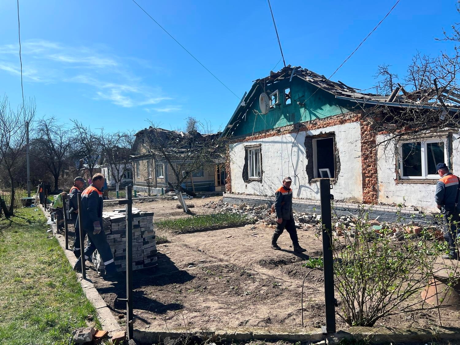 14-річна дівчина врятувала 2-річну дитину: деталі наслідків російського обстрілу Коростеня 3 квітня