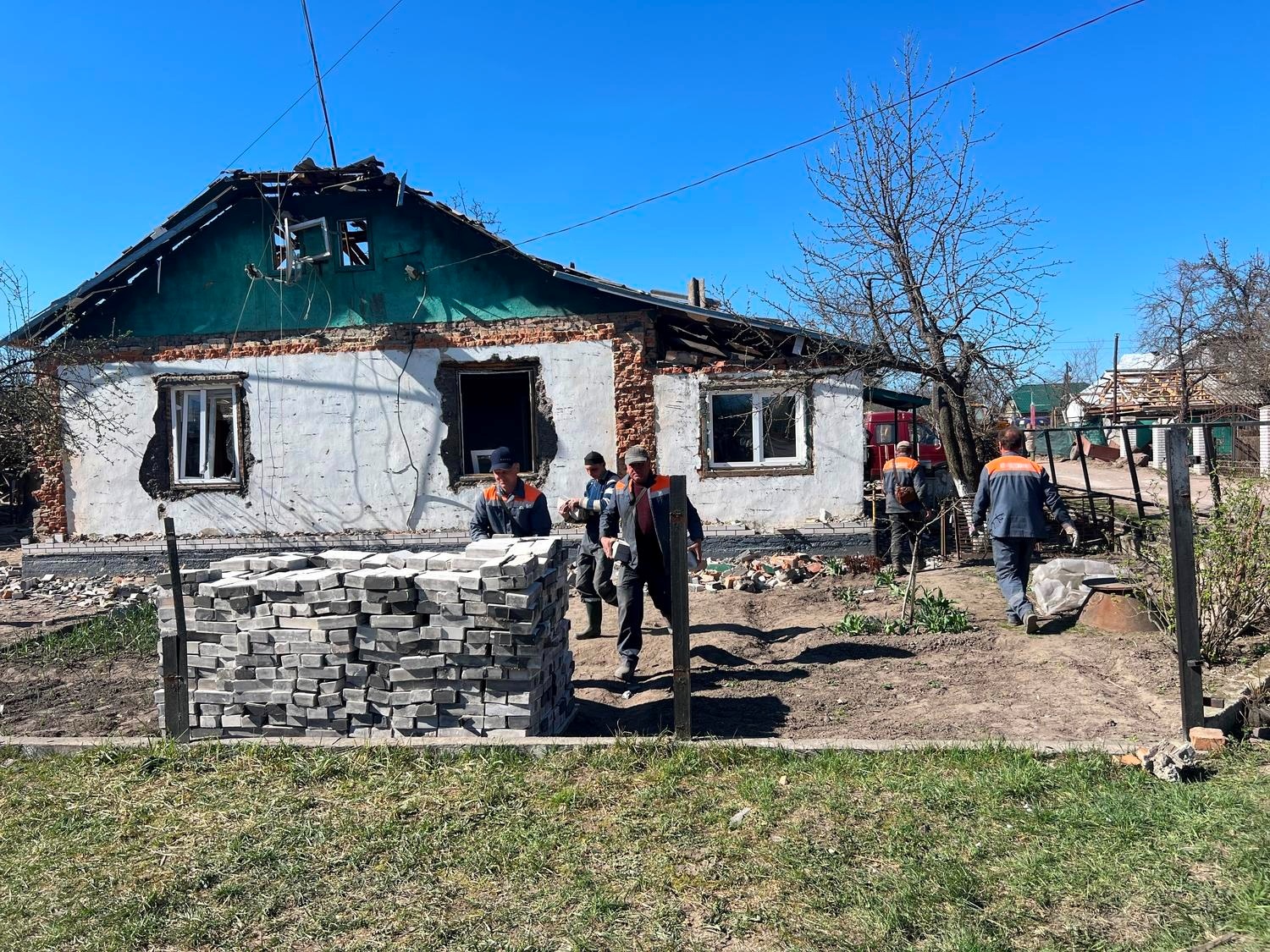 14-річна дівчина врятувала 2-річну дитину: деталі наслідків російського обстрілу Коростеня 3 квітня