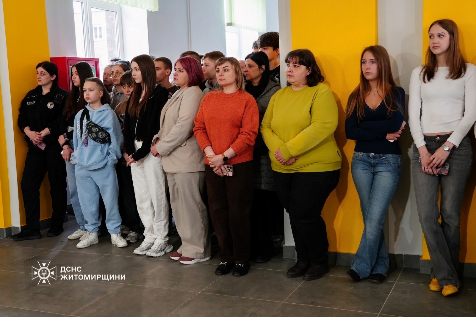 Школярка з Житомирщини врятувала дворічну дитину під час обстрілу – її нагородили рятувальники