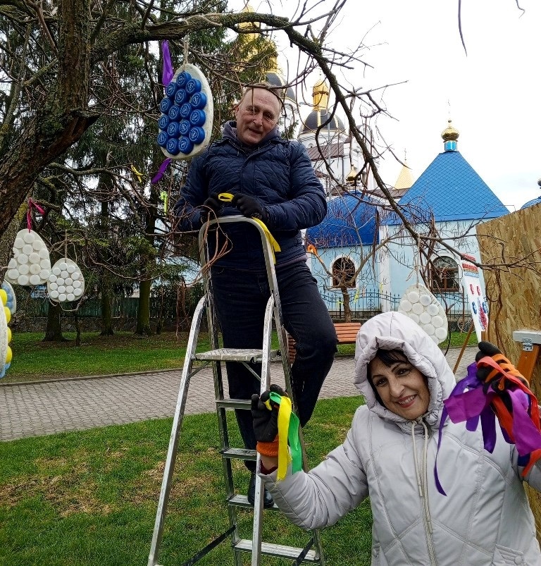 Писанки, фотозони і тематичні інсталяції: Звягель прикрасили до Великодня