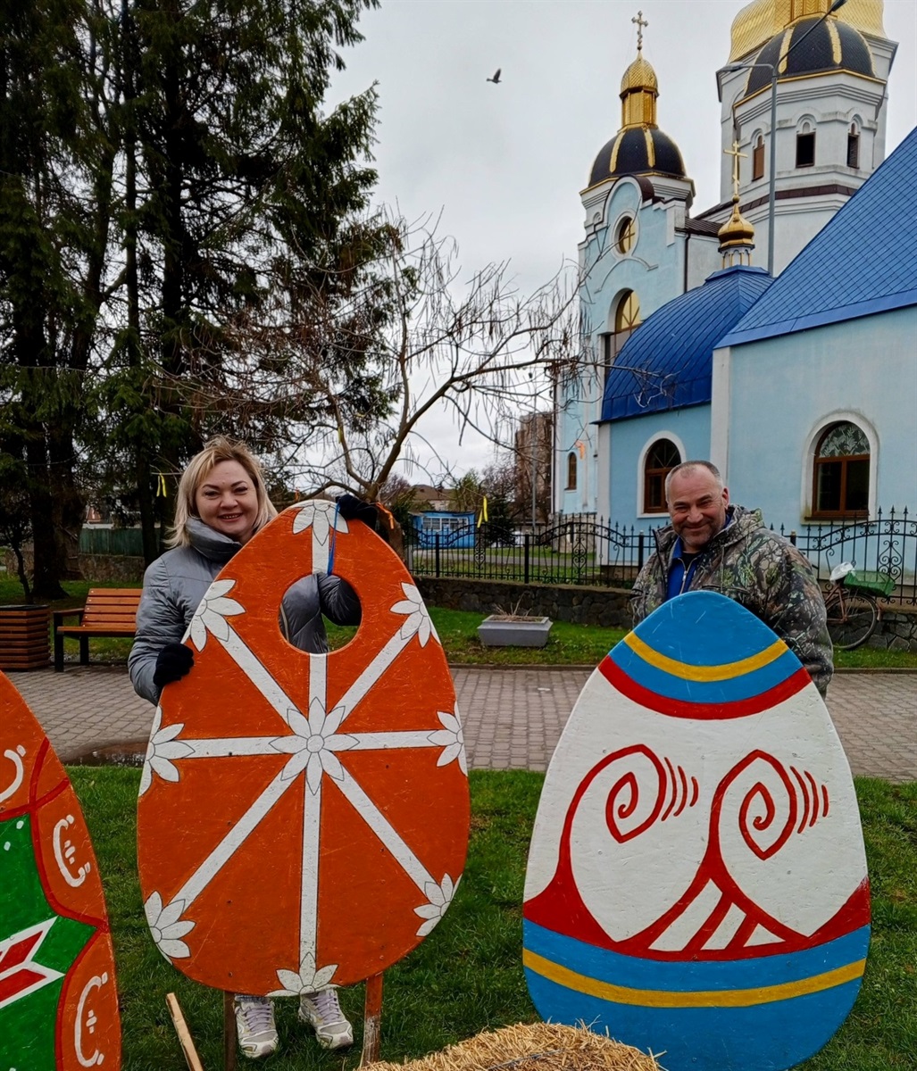 Писанки, фотозони і тематичні інсталяції: Звягель прикрасили до Великодня