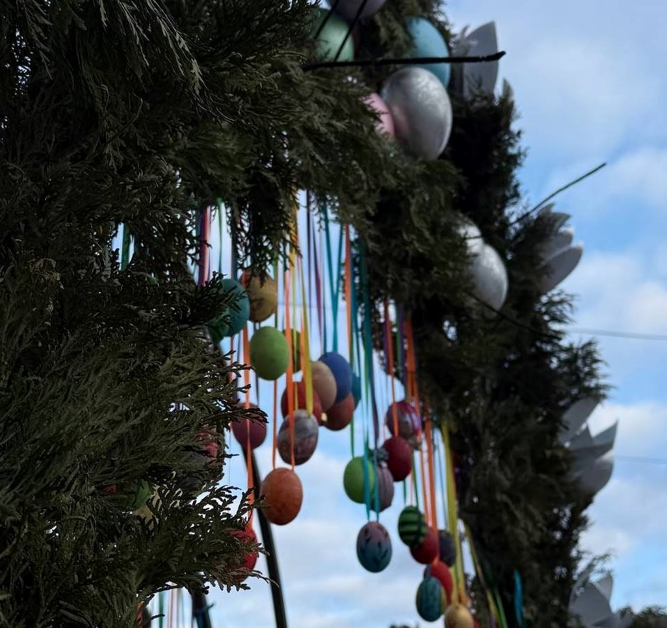 Писанки, фотозони і тематичні інсталяції: Звягель прикрасили до Великодня