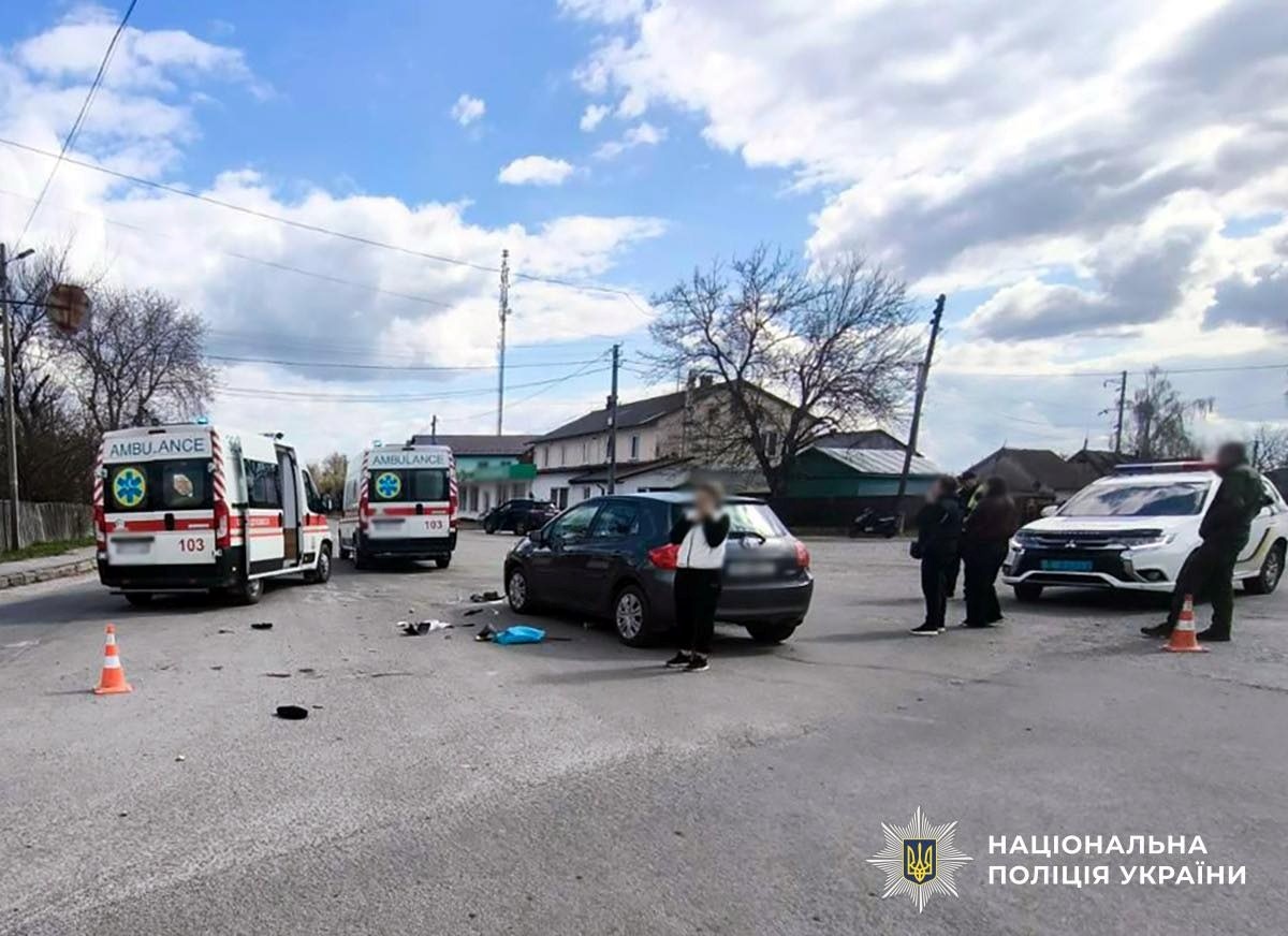 На Звягельщині зіткнулися автівка з мотоциклом – травмовані водій та пасажирка двоколісника