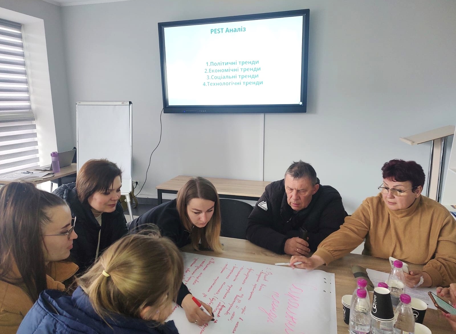 Стратегічна сесія у Звягелі: підприємці, військові та молодь говорили про розвиток громади