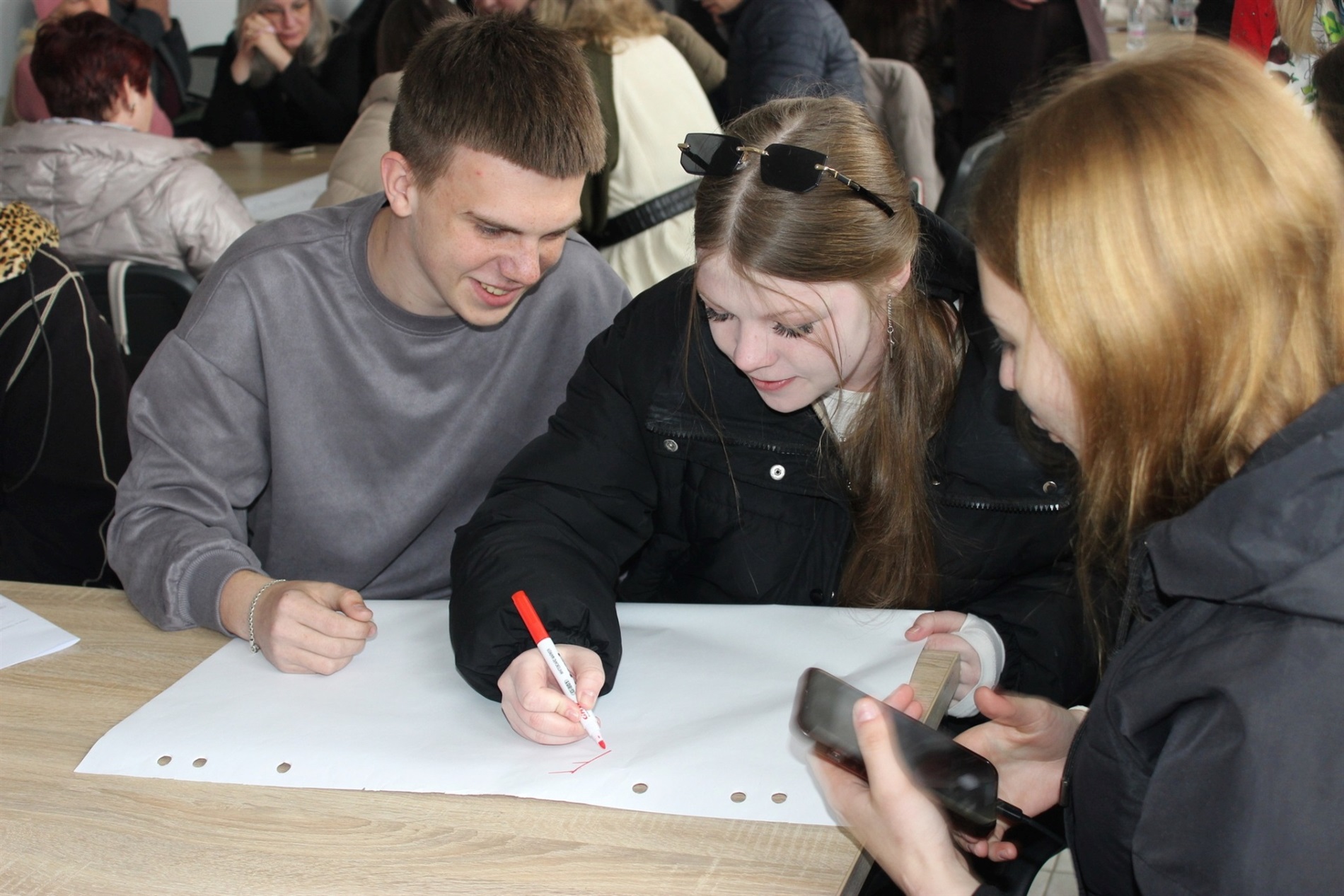 Стратегічна сесія у Звягелі: підприємці, військові та молодь говорили про розвиток громади