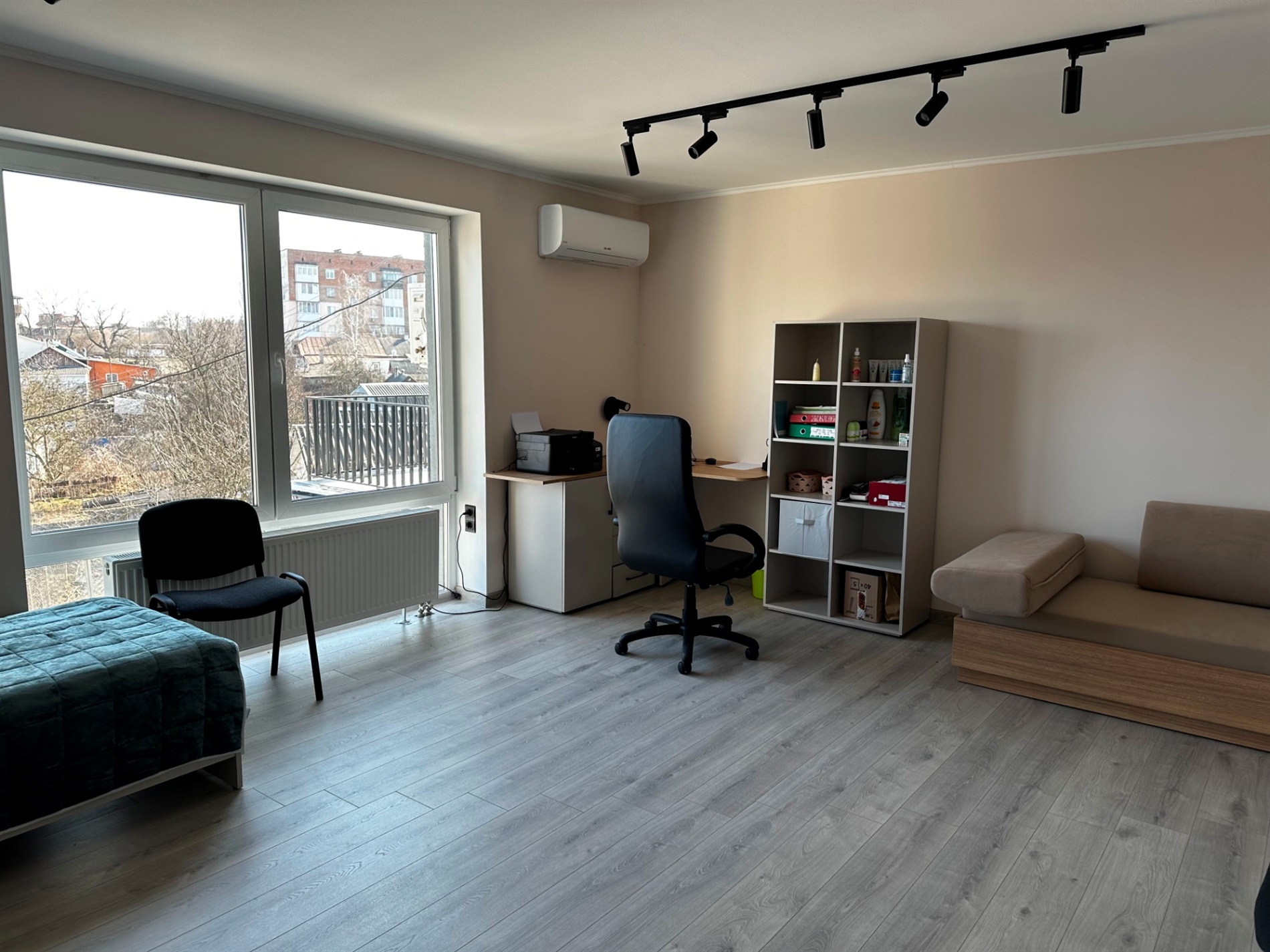 “Не замість тебе, а разом”: як у прихистку на Звягельщині дівчат-сиріт навчають самостійності