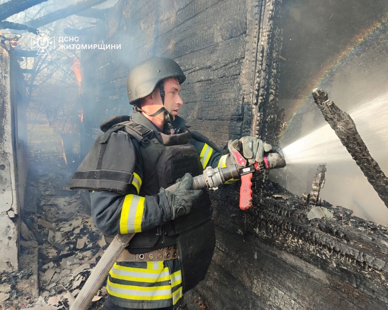 Удар про цивільній інфраструктурі та житловим будинкам Житомирщини 17 квітня: фото