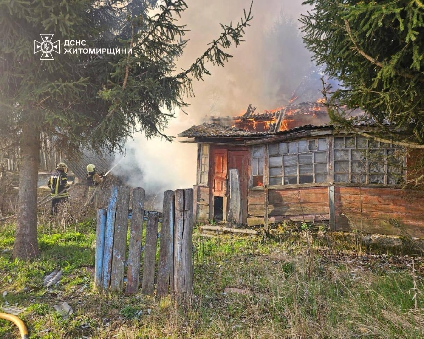 Удар про цивільній інфраструктурі та житловим будинкам Житомирщини 17 квітня: фото