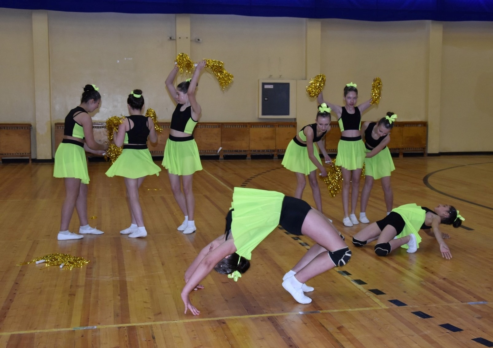 Подвійна перемога звягельських дівчат на змаганнях з черлідингу серед шкіл району