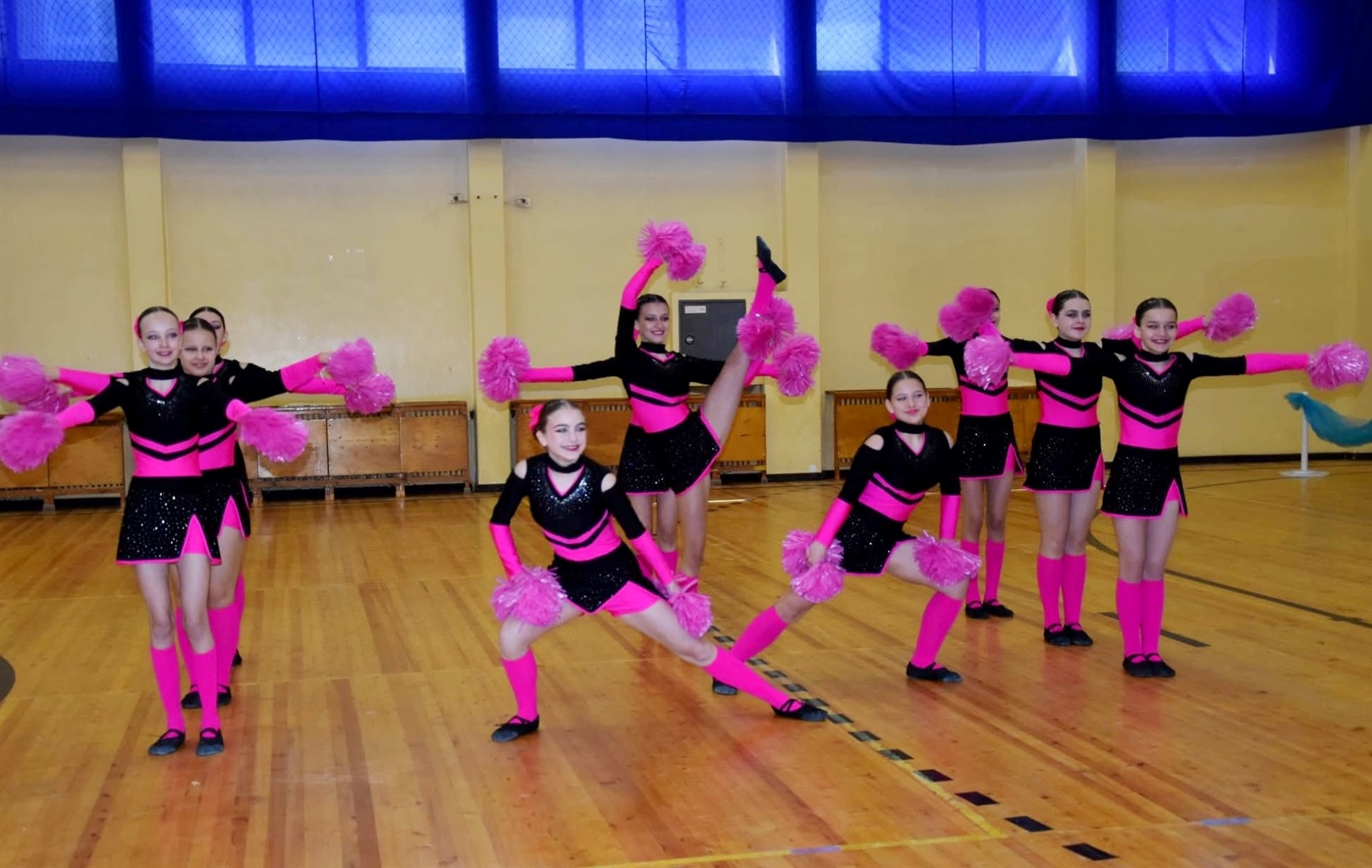 Подвійна перемога звягельських дівчат на змаганнях з черлідингу серед шкіл району