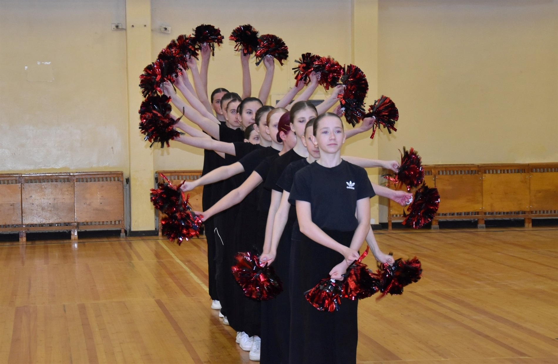 Подвійна перемога звягельських дівчат на змаганнях з черлідингу серед шкіл району