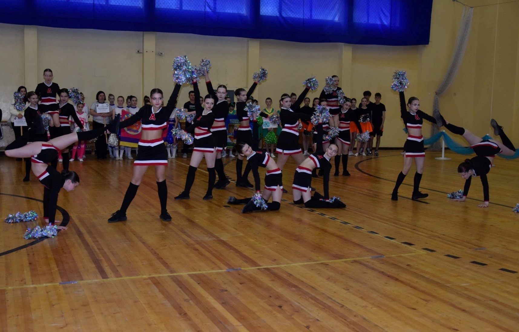 Подвійна перемога звягельських дівчат на змаганнях з черлідингу серед шкіл району