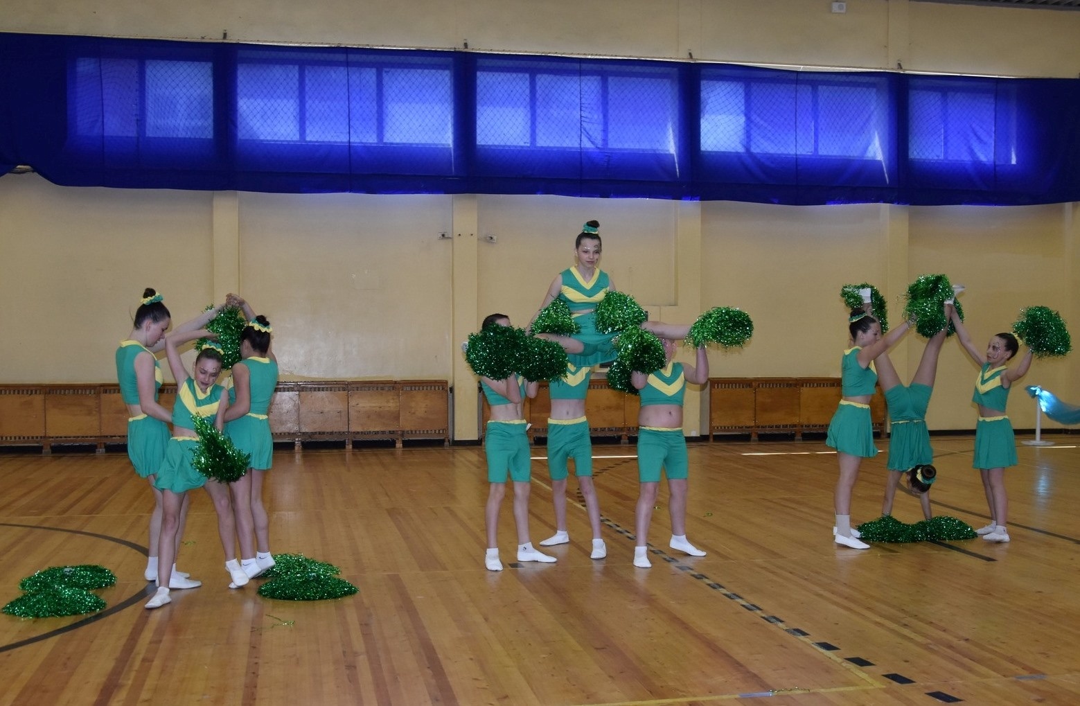 Подвійна перемога звягельських дівчат на змаганнях з черлідингу серед шкіл району