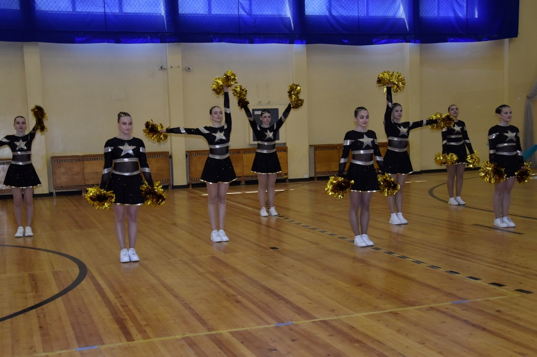 Подвійна перемога звягельських дівчат на змаганнях з черлідингу серед шкіл району