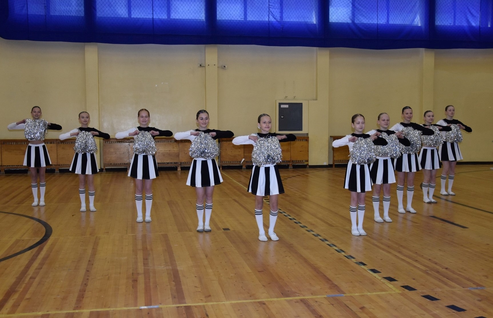 Подвійна перемога звягельських дівчат на змаганнях з черлідингу серед шкіл району