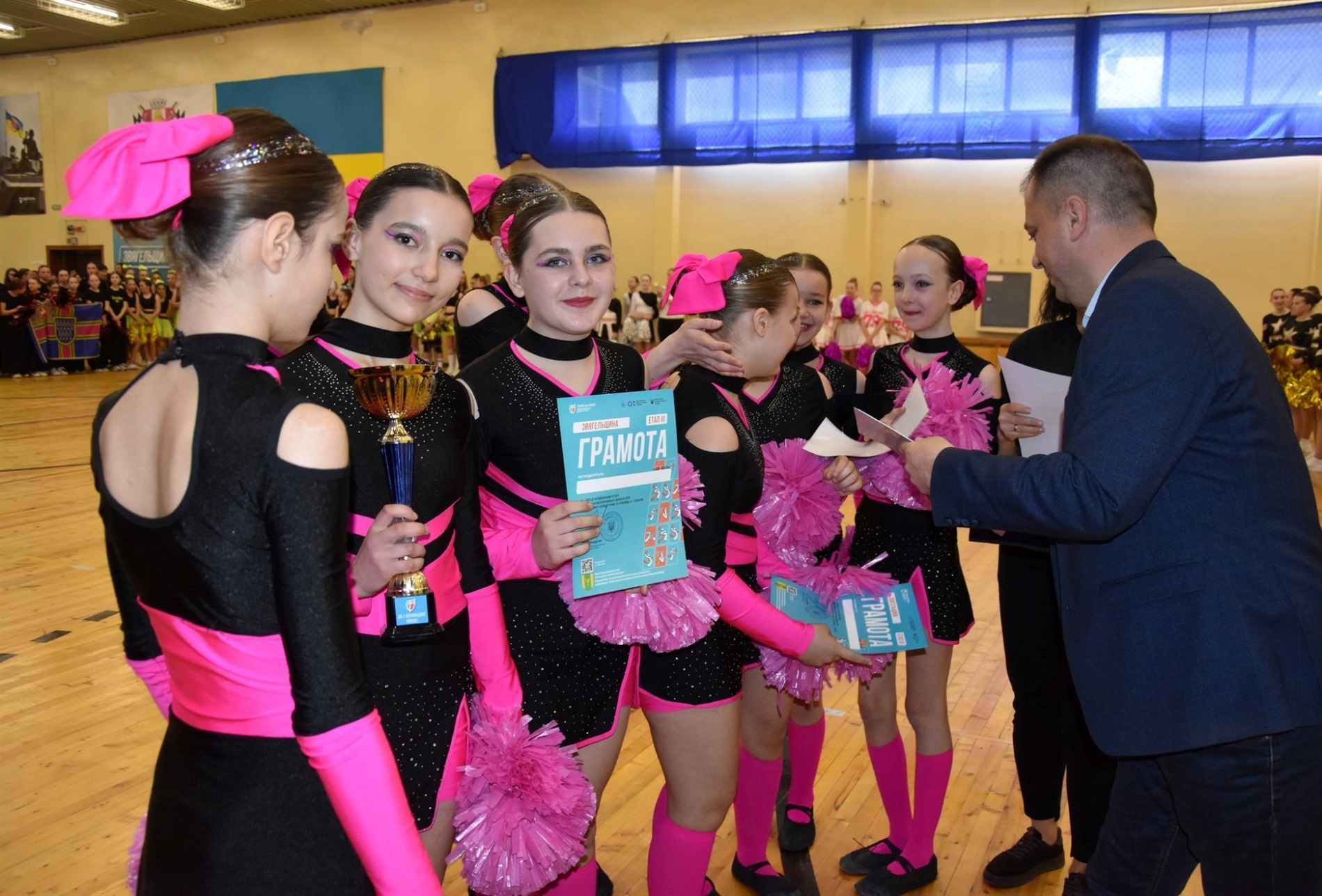 Подвійна перемога звягельських дівчат на змаганнях з черлідингу серед шкіл району