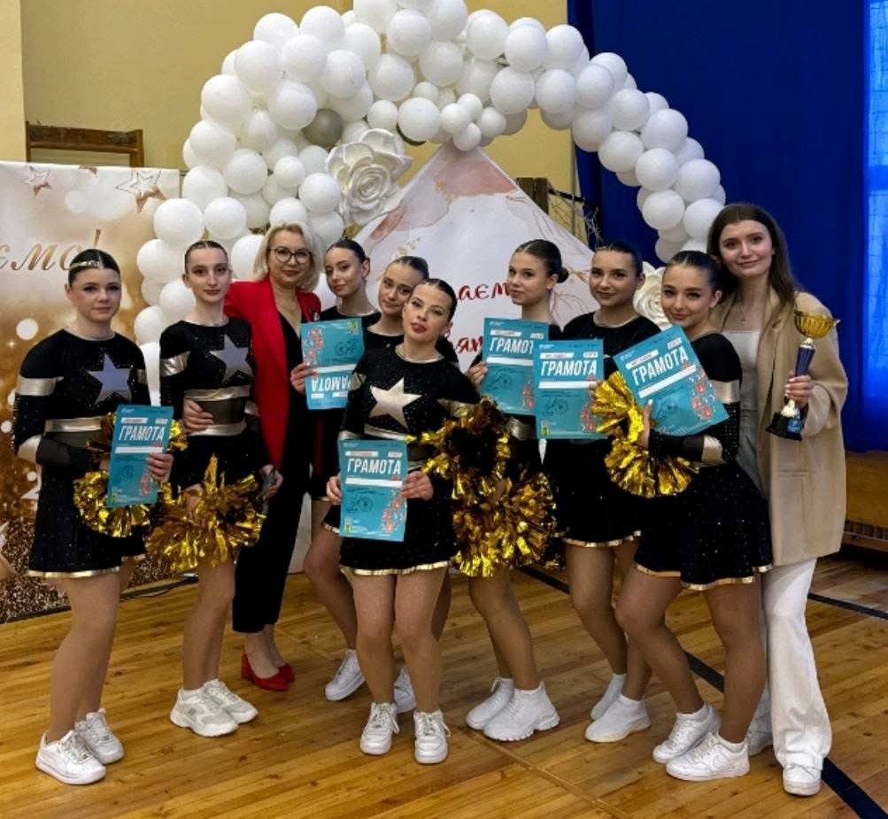 Подвійна перемога звягельських дівчат на змаганнях з черлідингу серед шкіл району