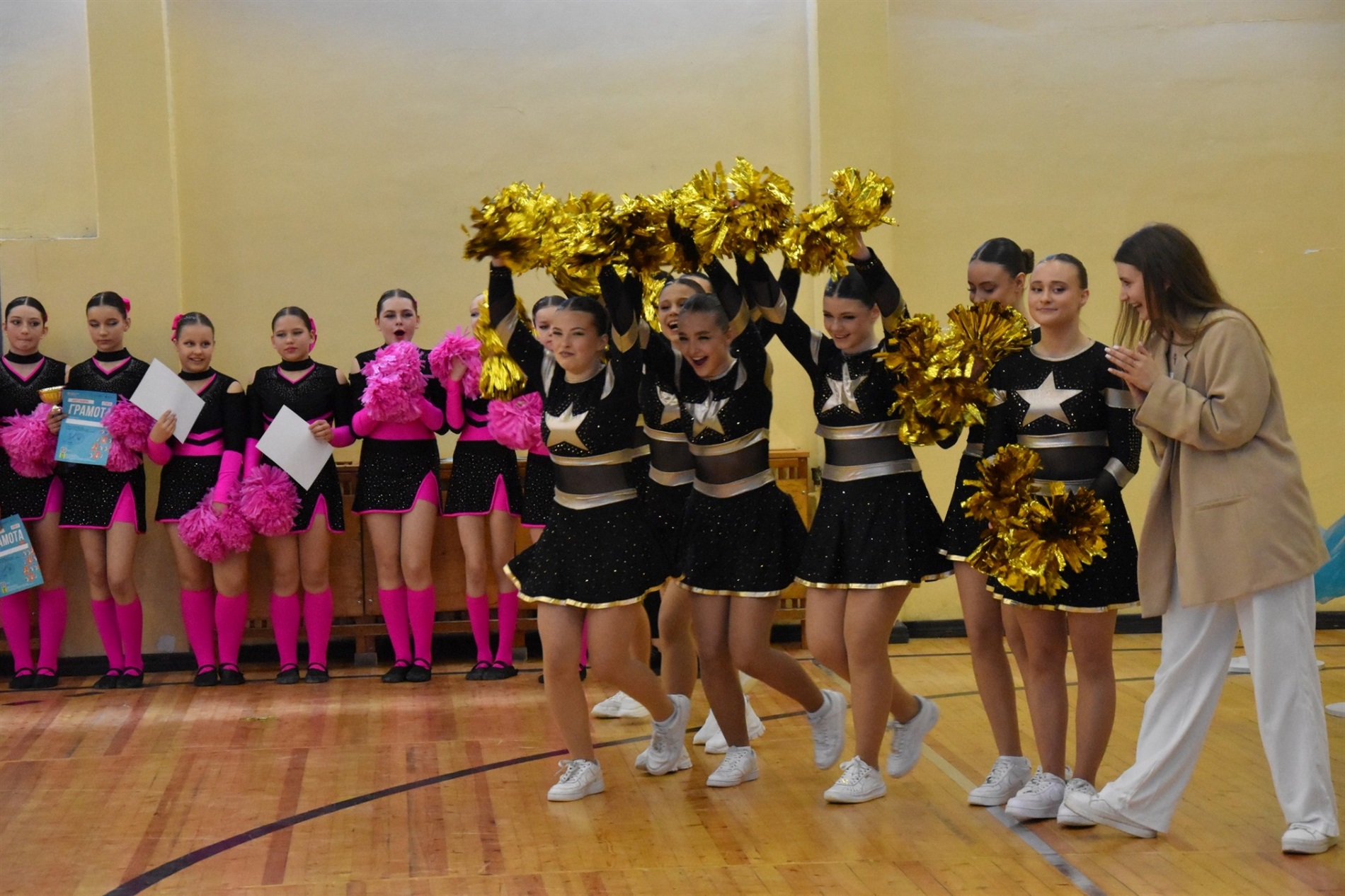 Подвійна перемога звягельських дівчат на змаганнях з черлідингу серед шкіл району