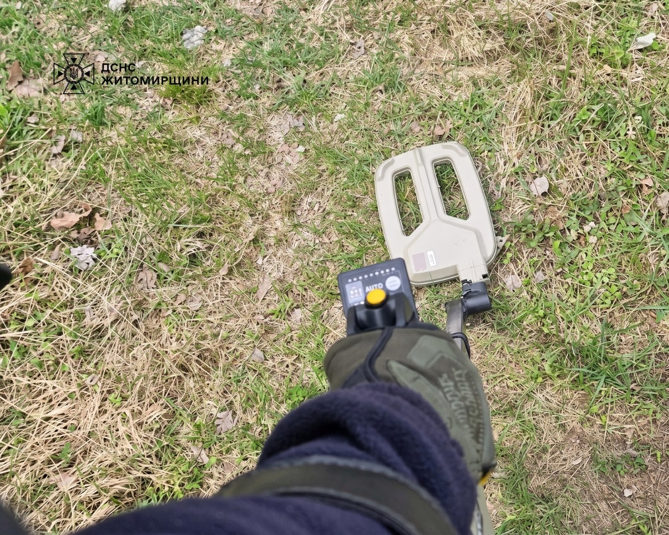 На Звягельщині місцеві жителі натрапили на підозрілий предмет – його знищили піротехніки ДСНС