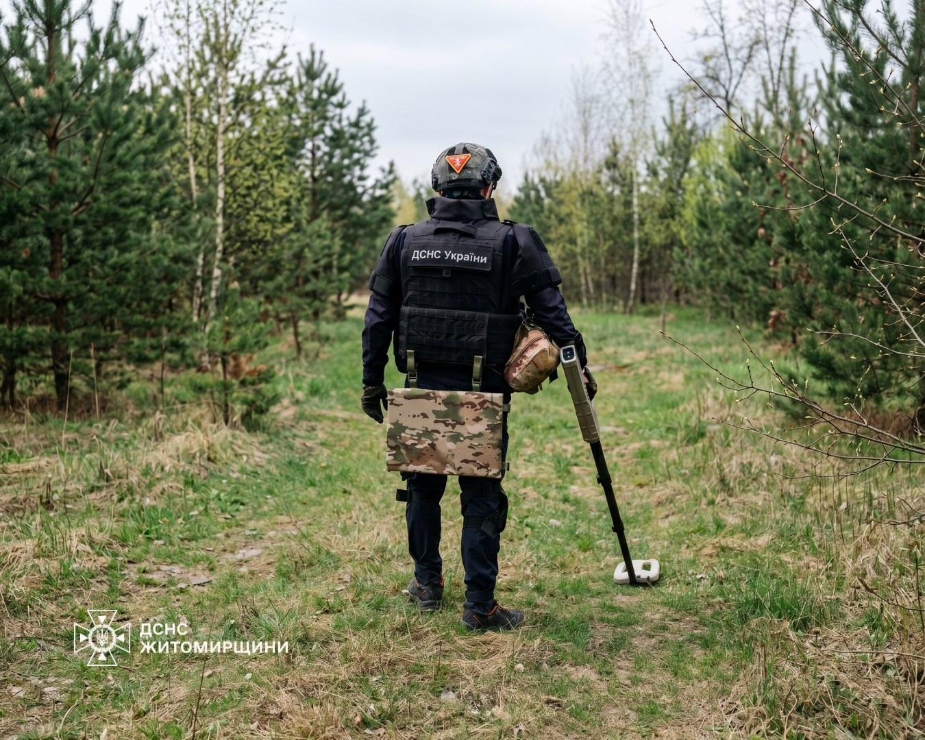 На Звягельщині місцеві жителі натрапили на підозрілий предмет – його знищили піротехніки ДСНС
