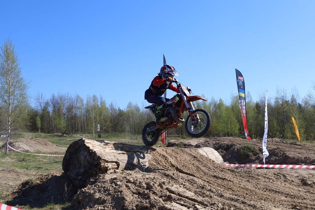 110 гонщиків взяли участь у ІІ етапі Чемпіонату та Кубку України з кантрі-кросу у Звягелі