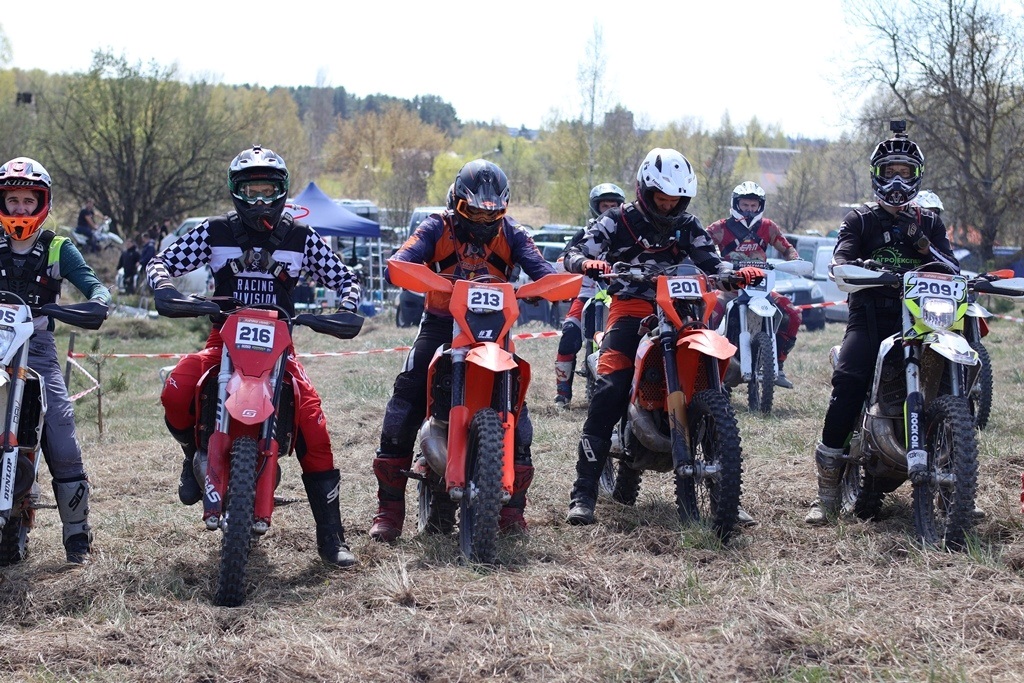 110 гонщиків взяли участь у ІІ етапі Чемпіонату та Кубку України з кантрі-кросу у Звягелі