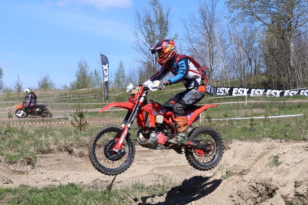 110 гонщиків взяли участь у ІІ етапі Чемпіонату та Кубку України з кантрі-кросу у Звягелі