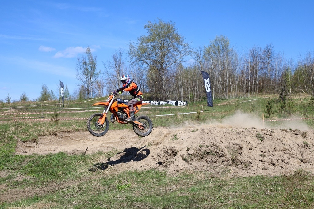 110 гонщиків взяли участь у ІІ етапі Чемпіонату та Кубку України з кантрі-кросу у Звягелі