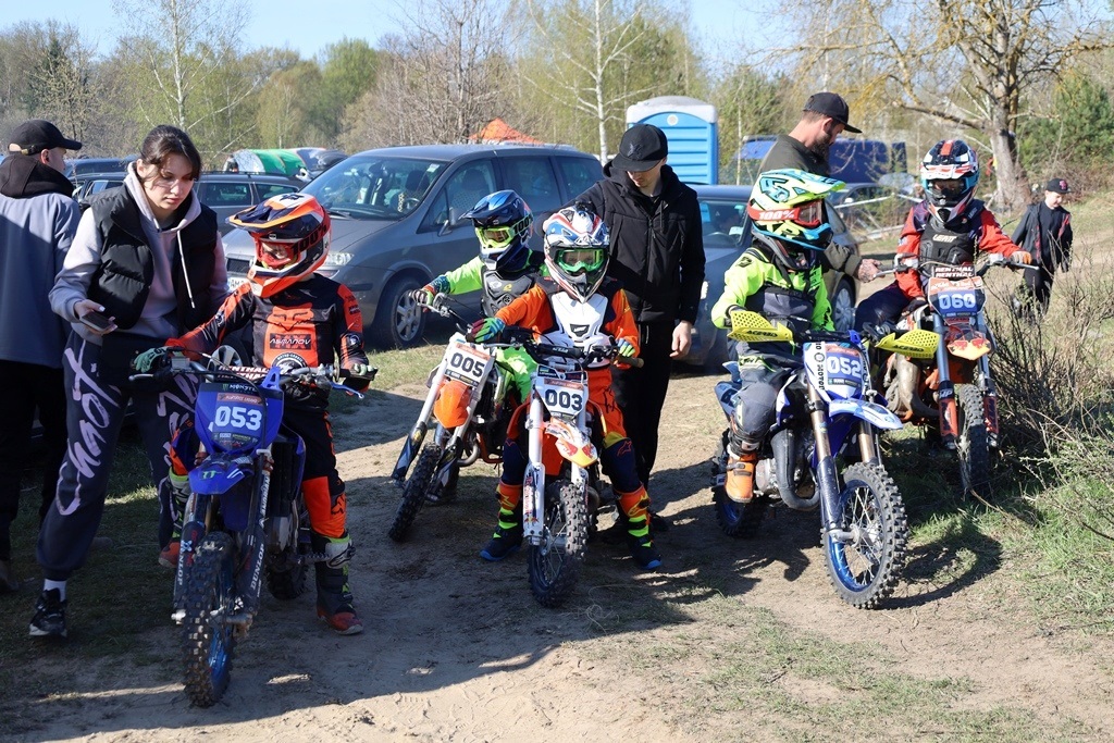 110 гонщиків взяли участь у ІІ етапі Чемпіонату та Кубку України з кантрі-кросу у Звягелі