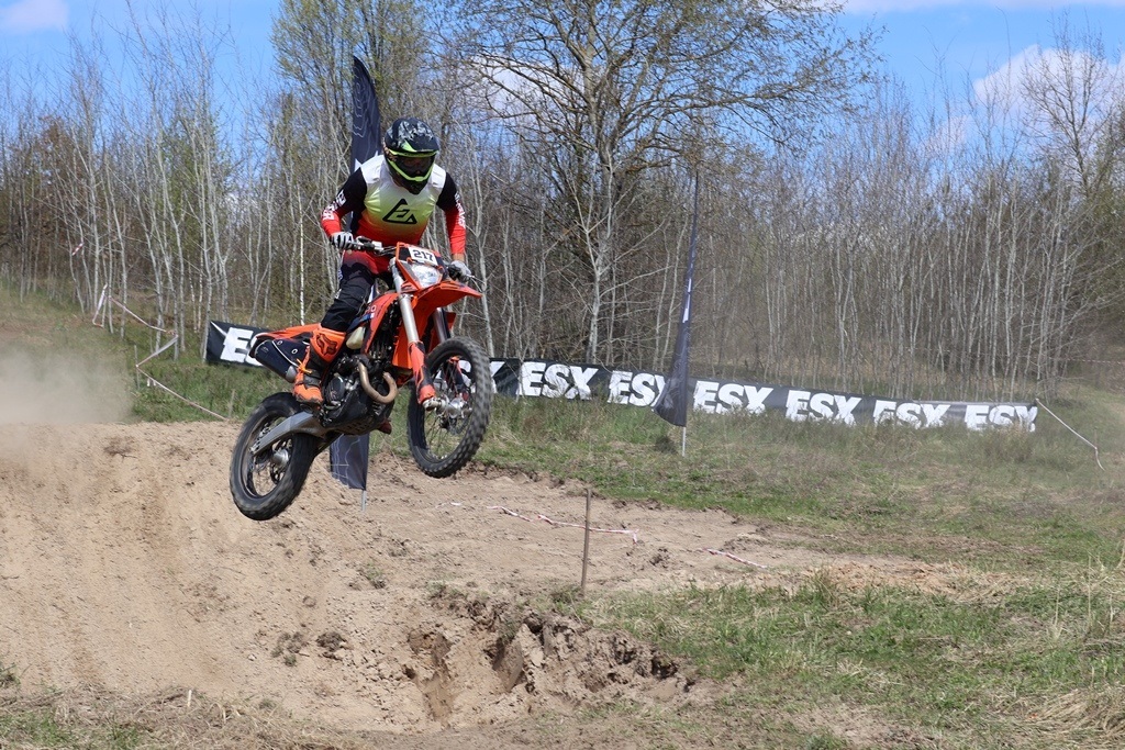 110 гонщиків взяли участь у ІІ етапі Чемпіонату та Кубку України з кантрі-кросу у Звягелі